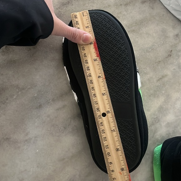 Soccer Slippers Size Youth 3/4 - Picture 8 of 8